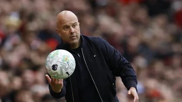 Drama Anfield: Arne Slot Hadapi Sorakan Fans Usai Liverpool Imbang Kontra Chelsea
