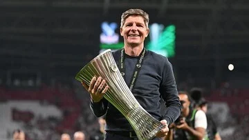 Drama Perpisahan Manis: Glasner Persembahkan Piala Eropa untuk Palace!